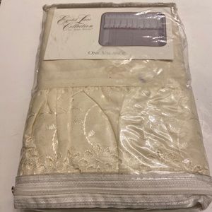 Vintage Beige CRITERION BY DAN RIVER ONE Valance LACE TRIM